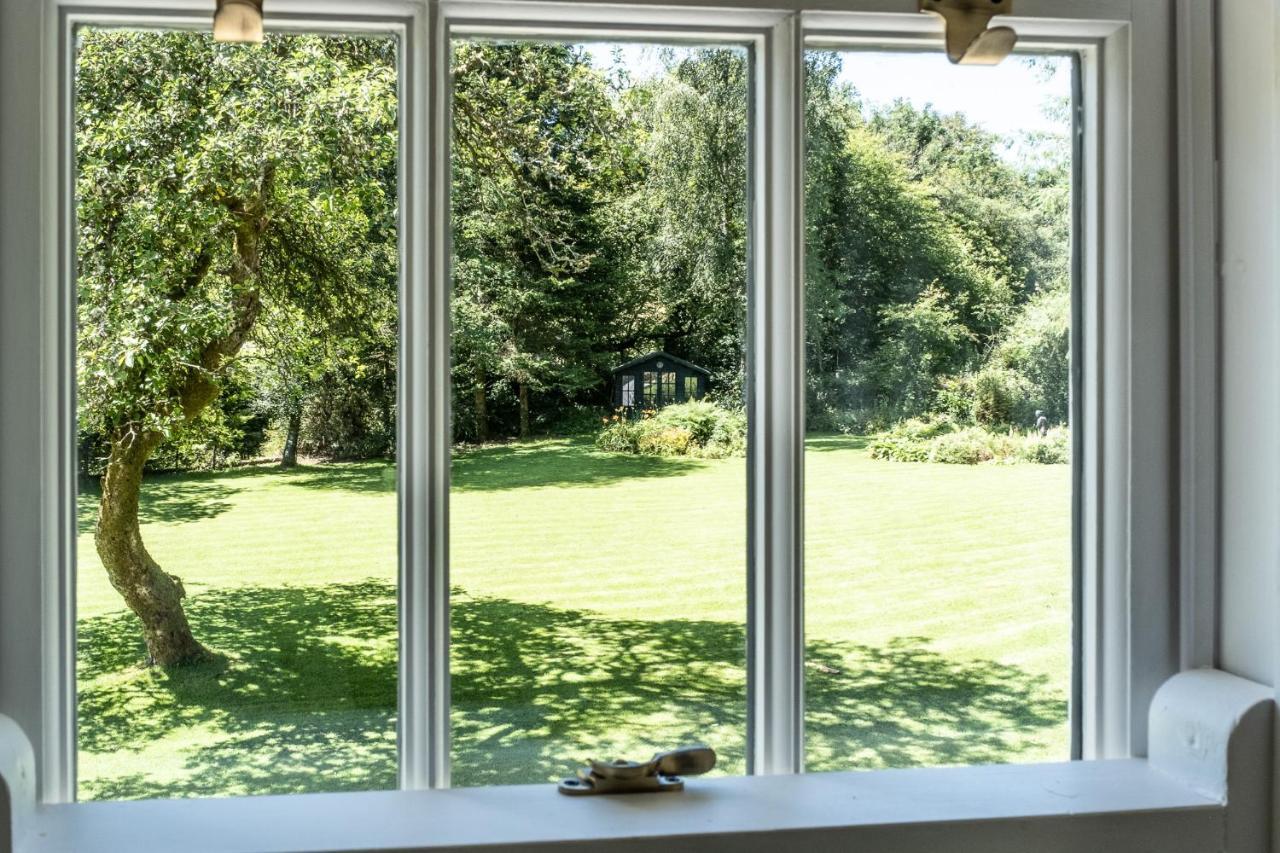 Ty Mawr Country Hotel & Restaurant Carmarthen Extérieur photo