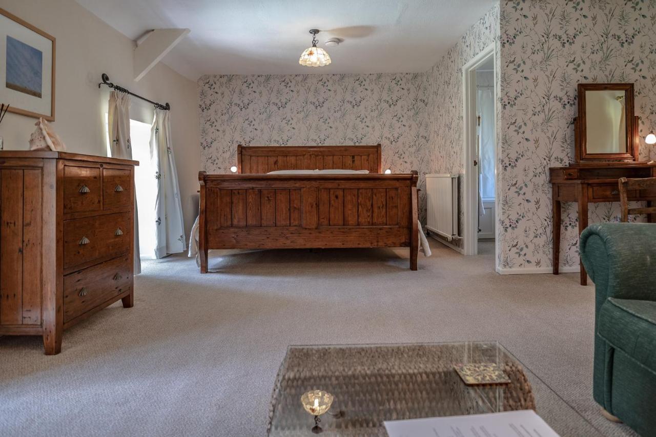 Ty Mawr Country Hotel & Restaurant Carmarthen Extérieur photo