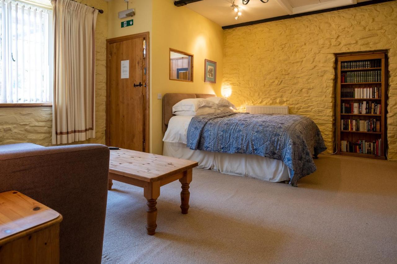 Ty Mawr Country Hotel & Restaurant Carmarthen Extérieur photo