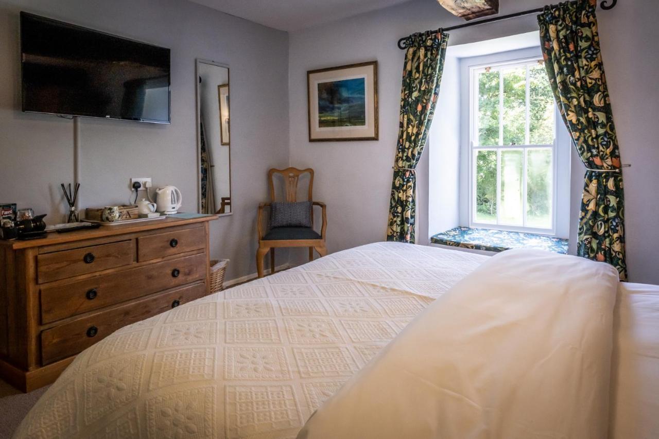Ty Mawr Country Hotel & Restaurant Carmarthen Extérieur photo