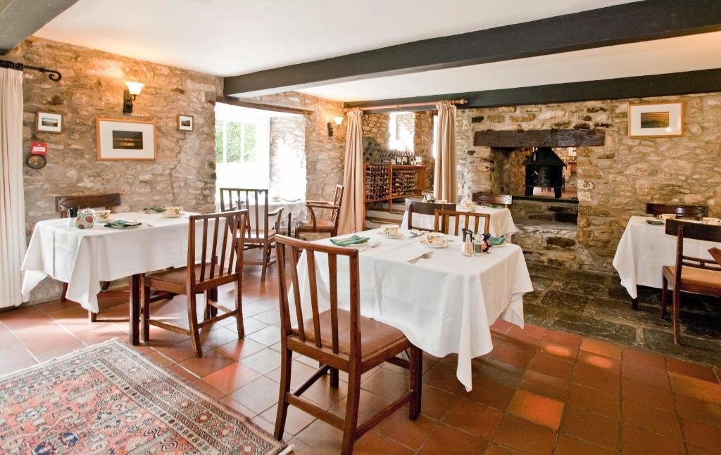 Ty Mawr Country Hotel & Restaurant Carmarthen Extérieur photo