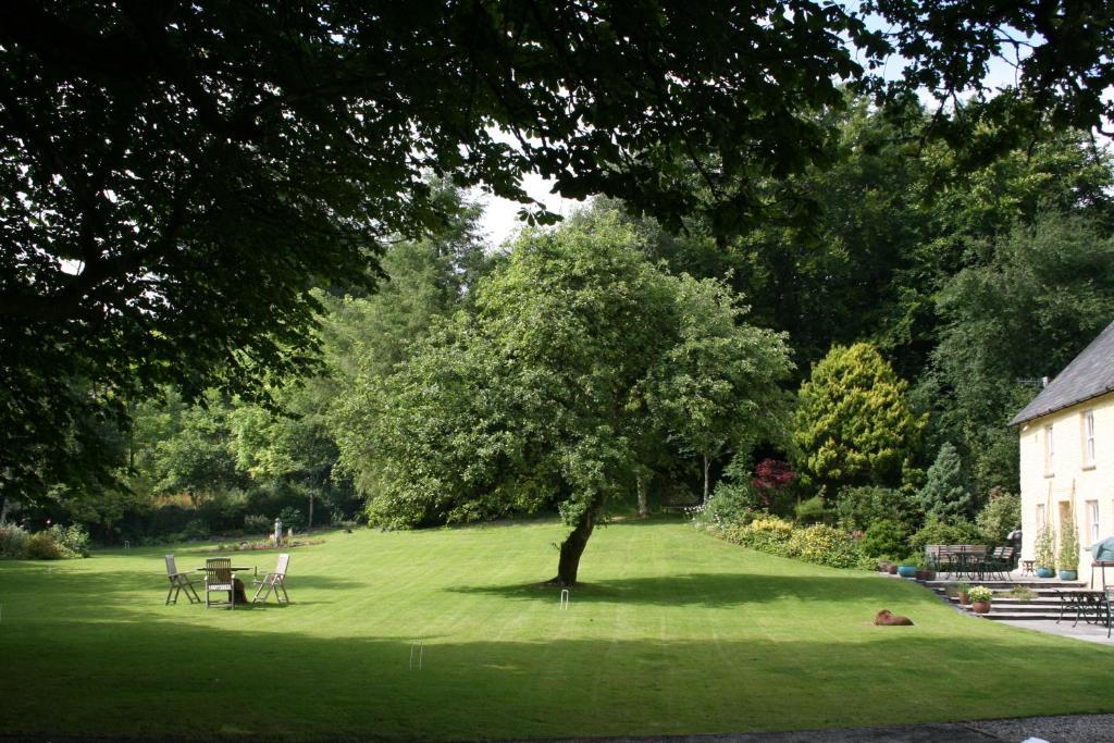 Ty Mawr Country Hotel & Restaurant Carmarthen Extérieur photo