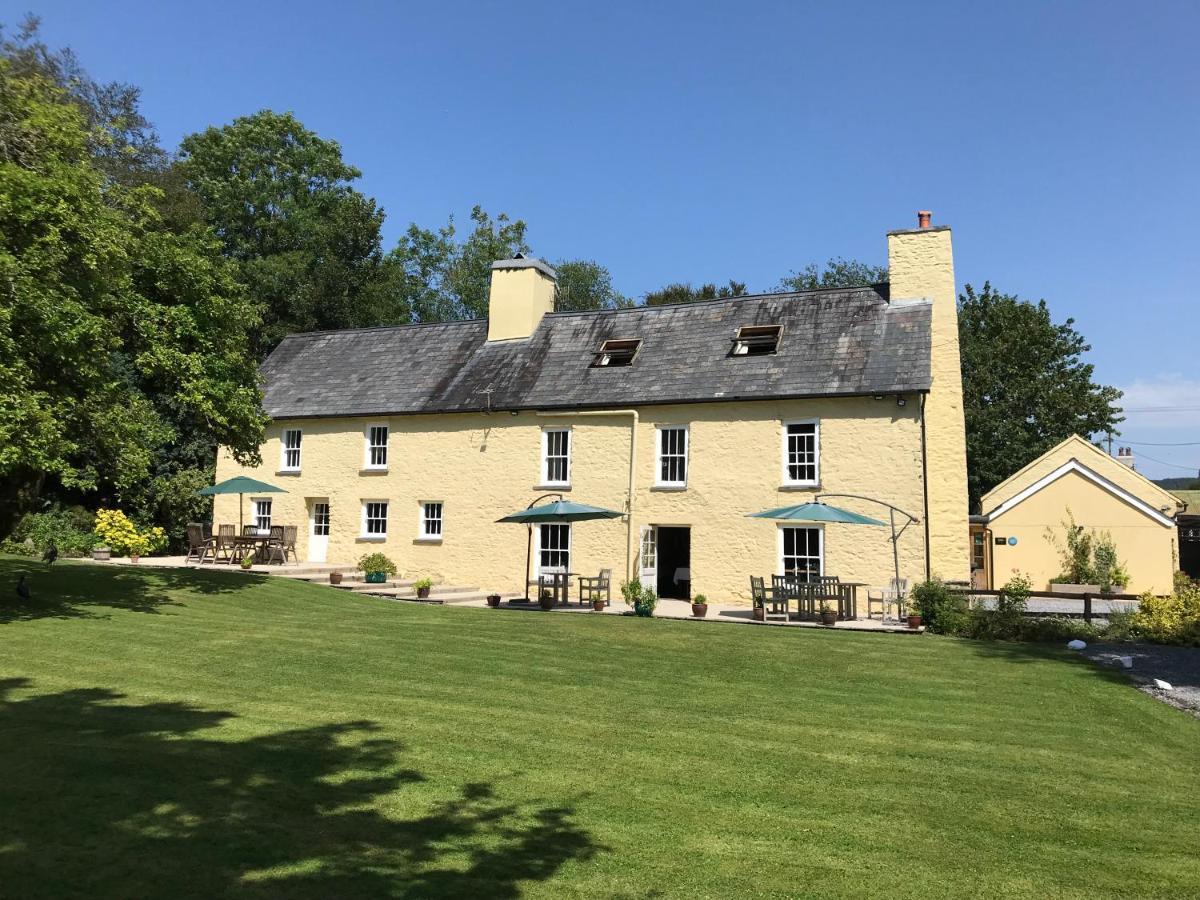 Ty Mawr Country Hotel & Restaurant Carmarthen Extérieur photo